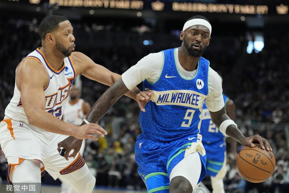 更突显出他 更突显出他